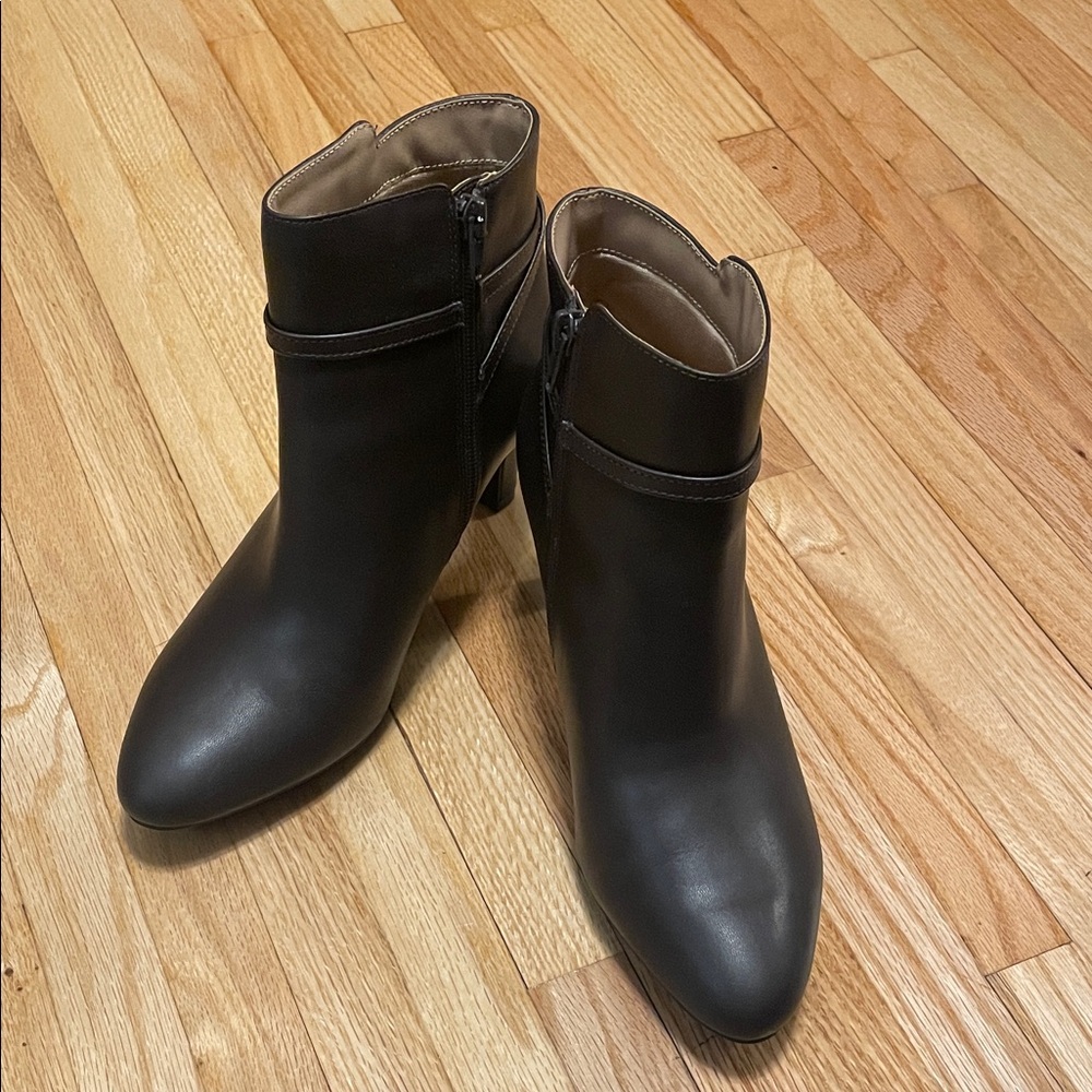 Dark brown Lifestride booties